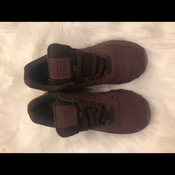 Maroon New Balance tennis shoes with cheetah - Picture 1 of 2